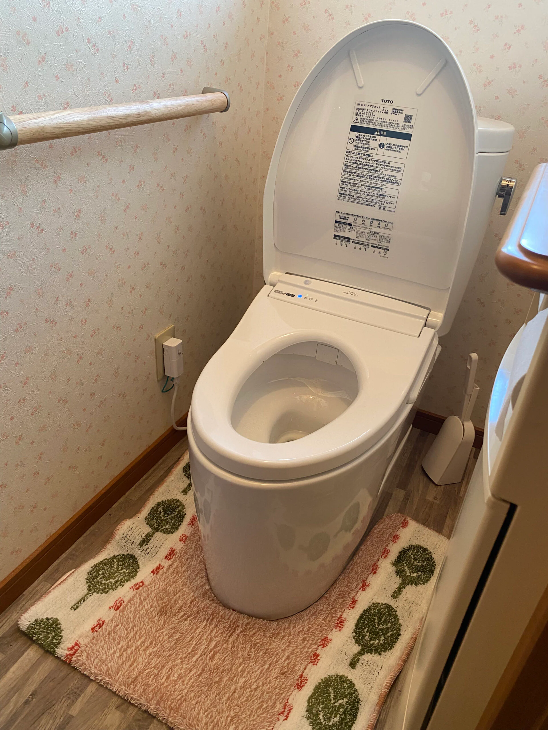 1階・2階のトイレと内装を改修した施工事例