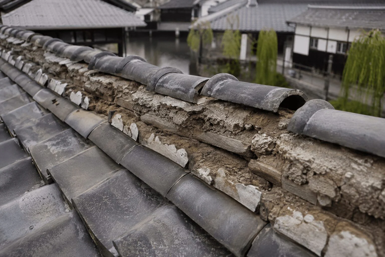 酒蔵地区の古民家で漆喰補修と防水強化を行った事例