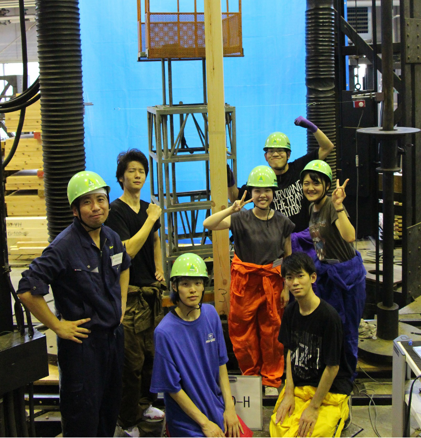 木造建築をより世の中に役立てるために活動をしている神戸研究室の学生