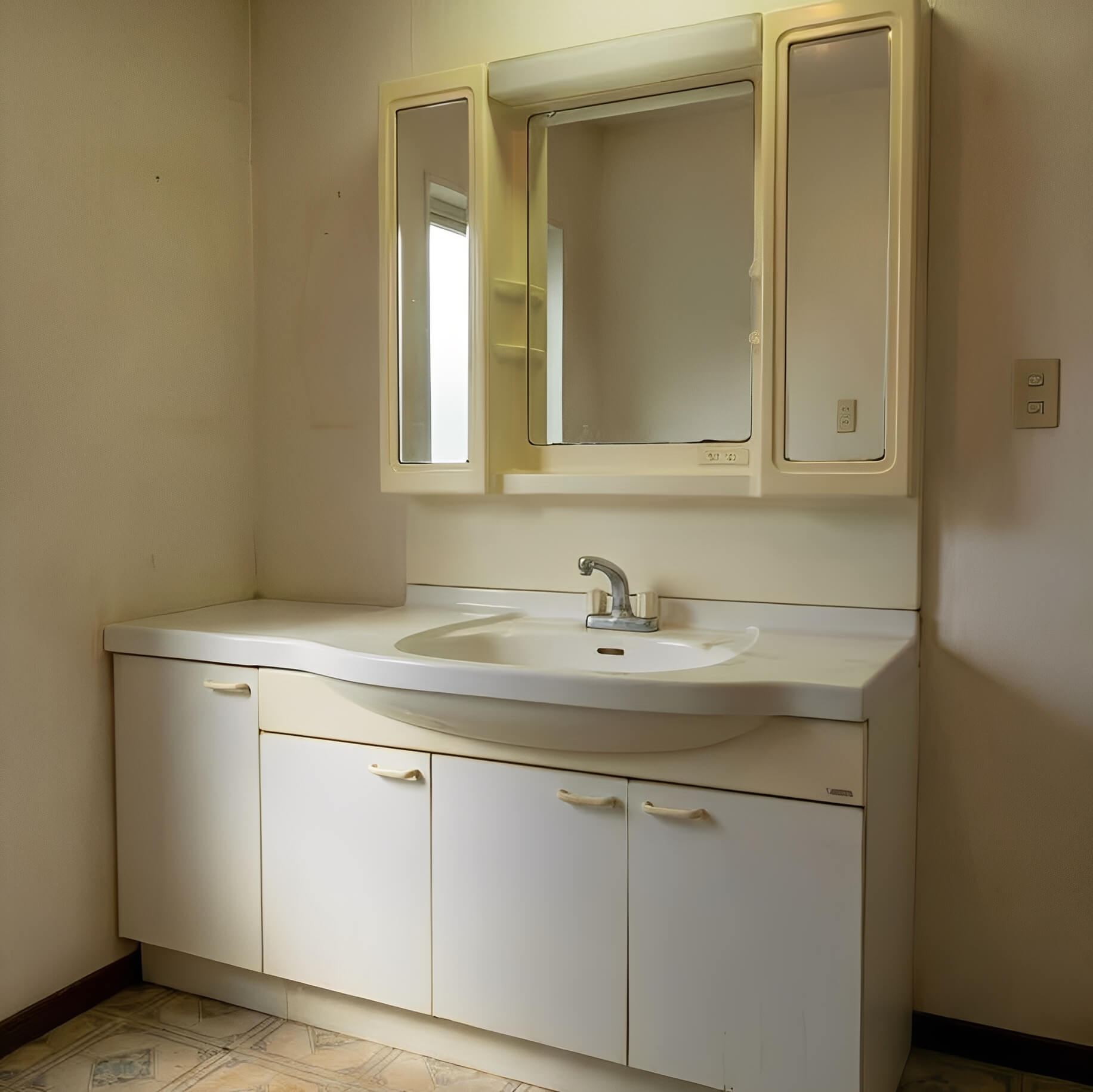 洗面脱衣室リフォーム(LIXIL クレヴィ)施工前